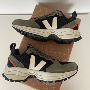 Veja Sneakers. Color: Olive